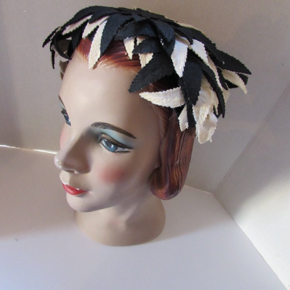 Mid Century Vintage Half Hat Overlapping Navy & Cream Leaves - Picture 11 of 12